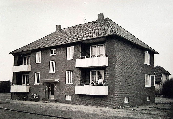 1.&nbsp;Bahnhaus in der Charlottenstra&szlig;e