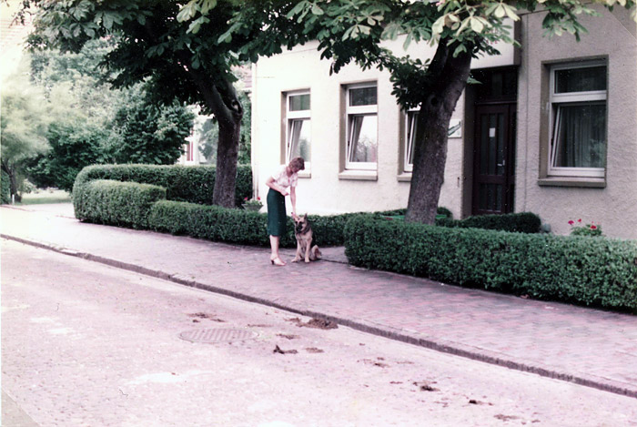 Stra&szlig;enszene in der Bahnhofstra&szlig;e