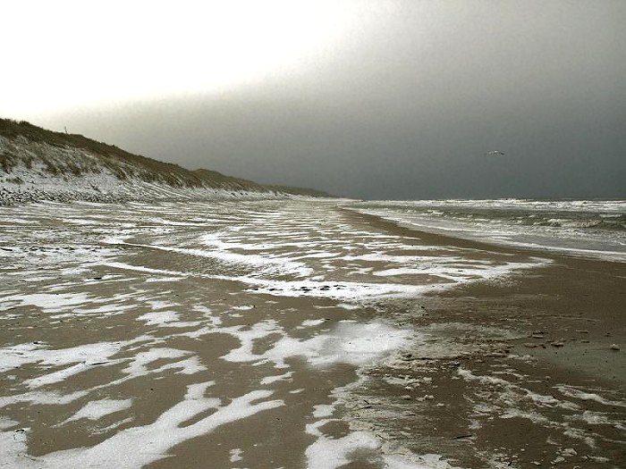 Schnee am Strand
