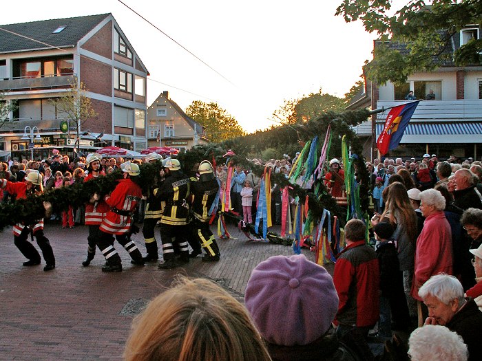 Maibaumaufstellung 2007