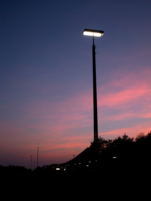 Der Bahnhof in der Abendd&auml;mmerung