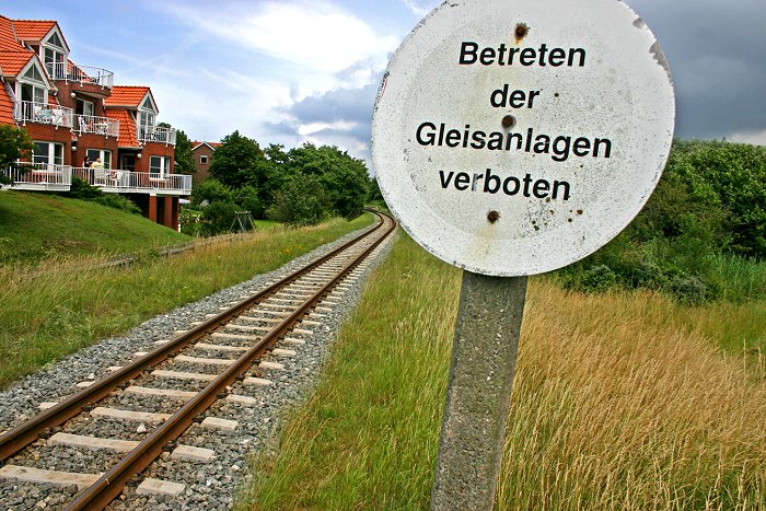 &raquo;Betreten der Gleisanlagen verboten&laquo;