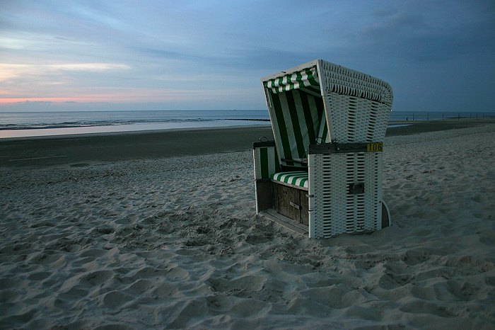 Strandkorb W 106 am Abend