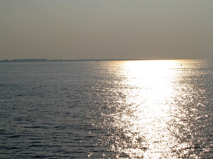 Wangerooge vom Jadefahrwasser aus gesehen