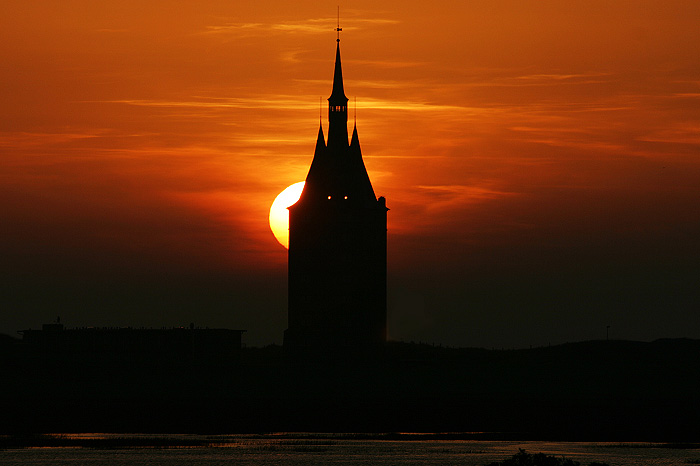 Westturm und Abendsonne