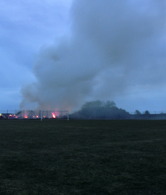 Auf dem Weg zum Osterfeuer