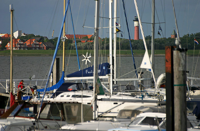 Blick vom Yachthafen zum Dorf