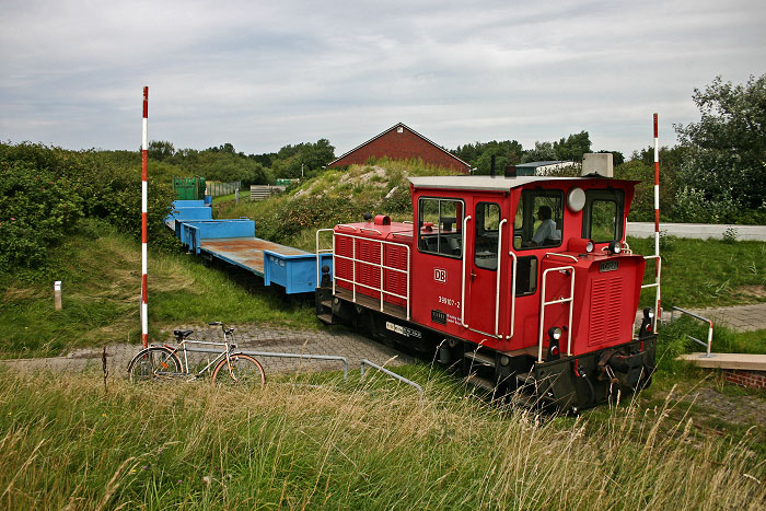 Inselbahn an der M&uuml;llpre&szlig;station