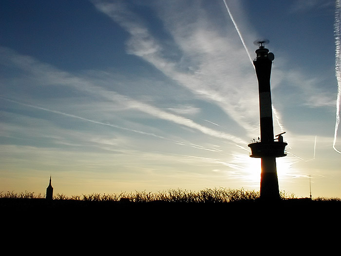 Neuer Leuchtturm im Gegenlicht