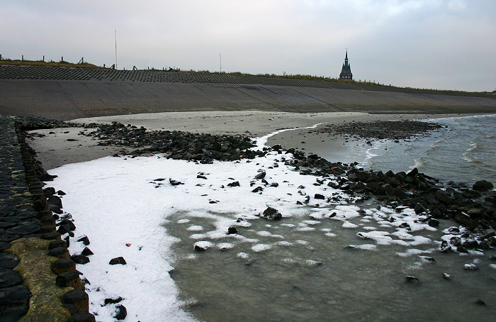 Blick zum Deckwerk und zum Westturm