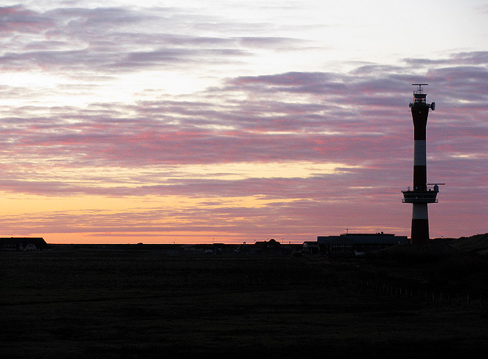 Neuer Leuchtturm in der D&auml;mmerung