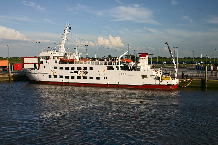 Motorschiff &raquo;Harlingerland&laquo; macht fest