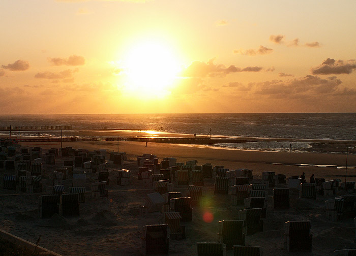 Sonnenuntergang am Hauptstrand