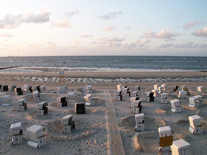 Uhrsteg, Badeturm und Hauptbadefeld am Abend