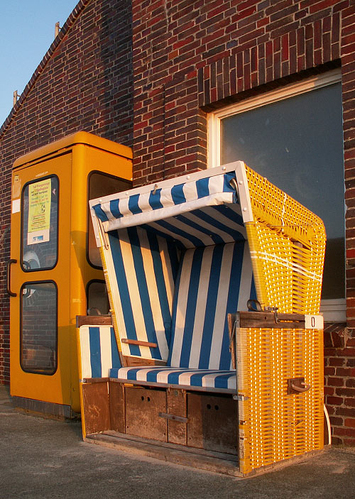 Strandkorb unter der Uhr