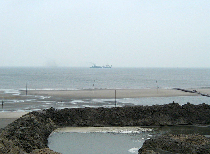 Sp&uuml;lfeld und Saugbagger