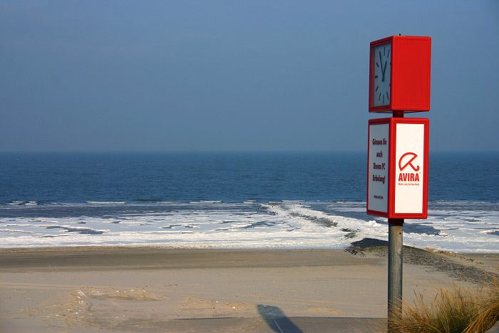 Blick auf den vereisten Strand