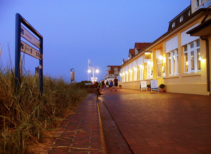 Strandpromenade vor Hotel Upstalsboom