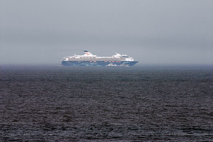 &raquo;Mein Schiff 2&laquo; vor Wangerooge