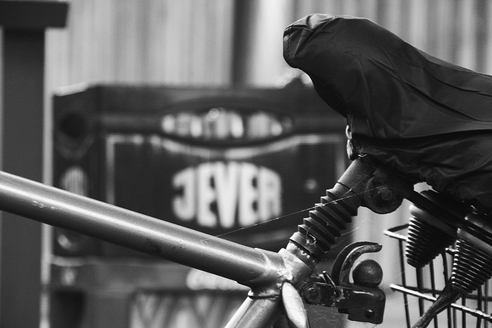 Fahrrad und Jever Pilsener