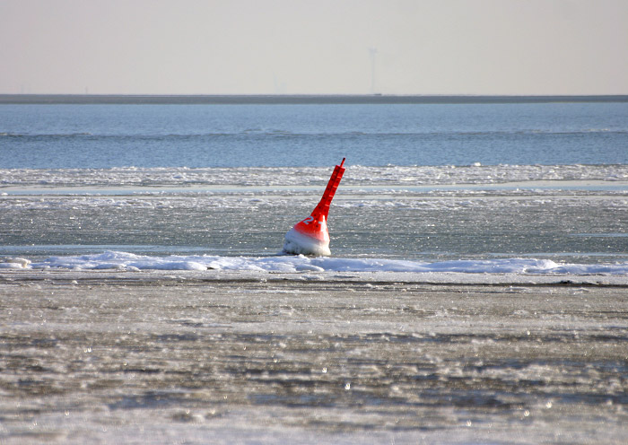 Backbordtonne im Treibeis