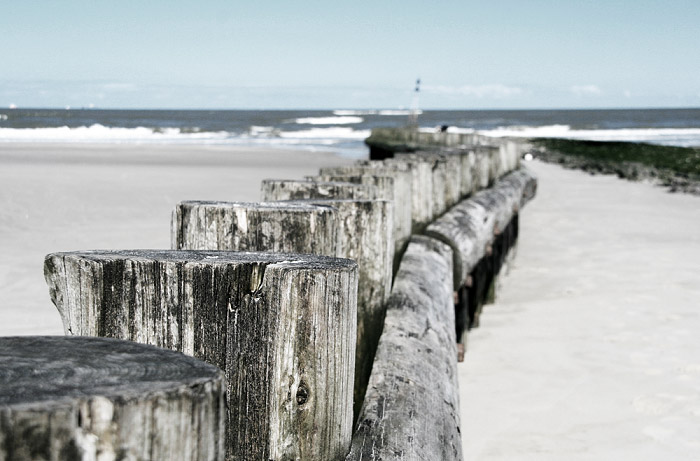Pfahlbuhne am westlichen Hauptstrand