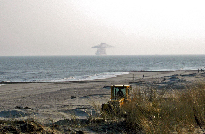 »Zhen Hua 23« mit Containerbrücken