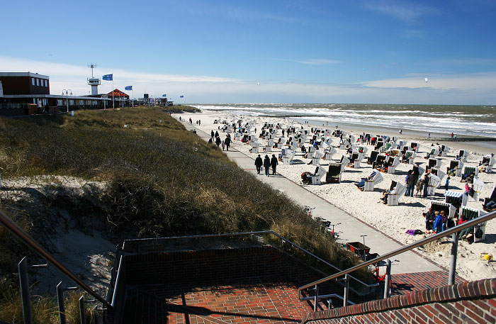Hauptstrand von der Uhrtreppe aus gesehen