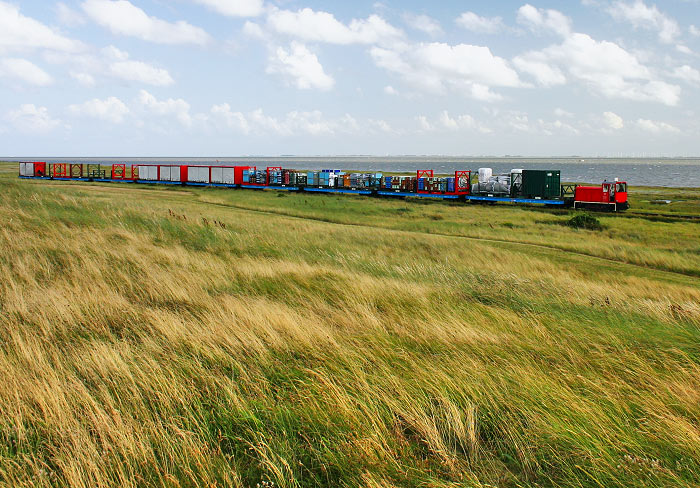 Vorbeifahrender G&uuml;terzug