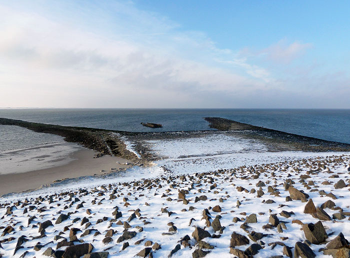 Buhnen H und A vom Deckwerk aus gesehen