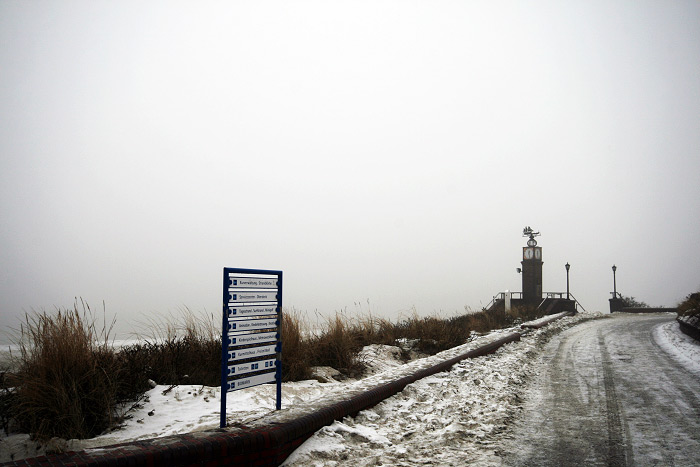 Ungem&uuml;tliches Wetter an der Strandpromenade