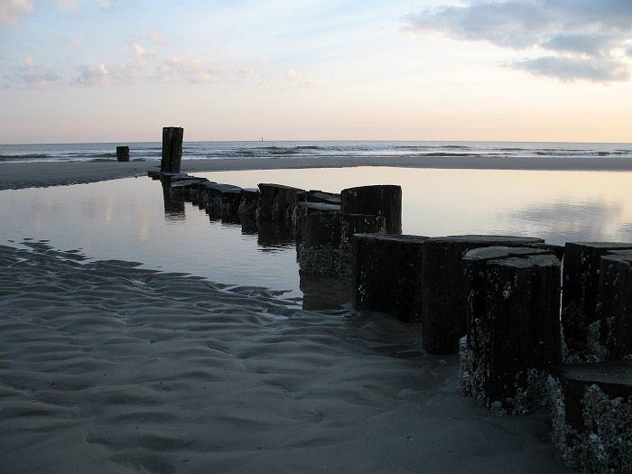 Pfahlbuhne in der Morgendämmerung