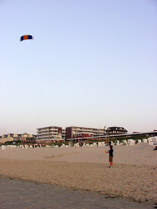 Abendliches Drachen steigen lassen