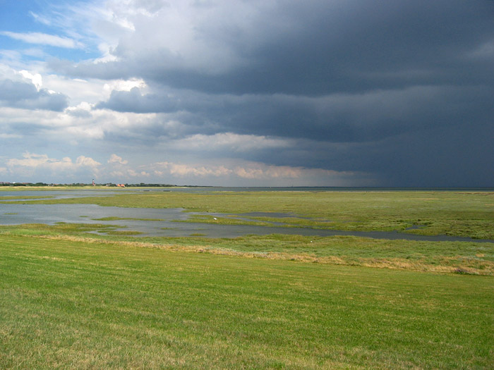 Regenwolken &uuml;ber dem Wattenmeer