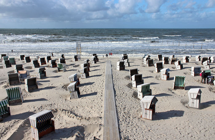 Hauptstrand im Fr&uuml;hsommer