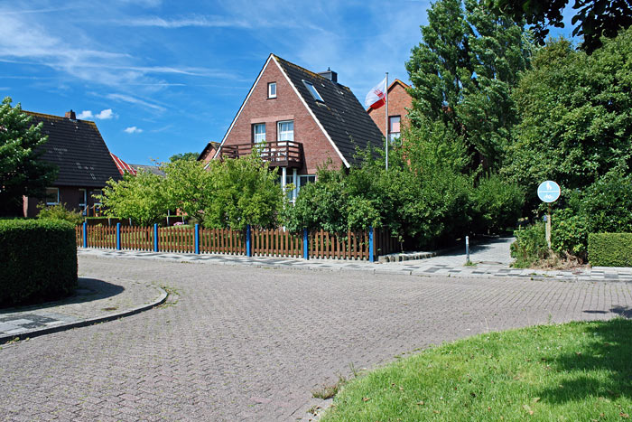 Stra&szlig;enkreuzung im s&uuml;dlichen Inseldorf