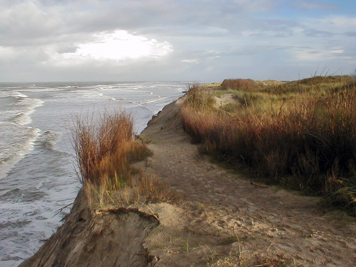 Unbenutzbare D&uuml;nen&uuml;berwegung