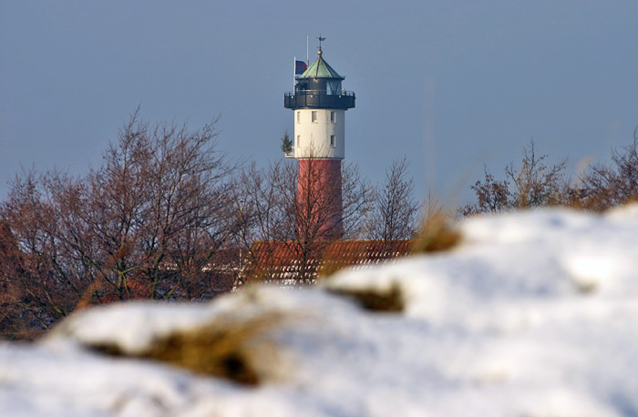 Alter Leuchtturm durchs Teleobjektiv gesehen