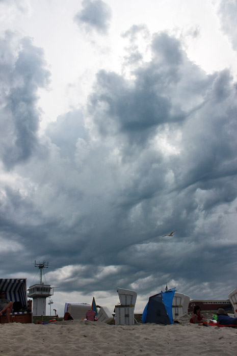 Aufziehende Regenwolken am Strand