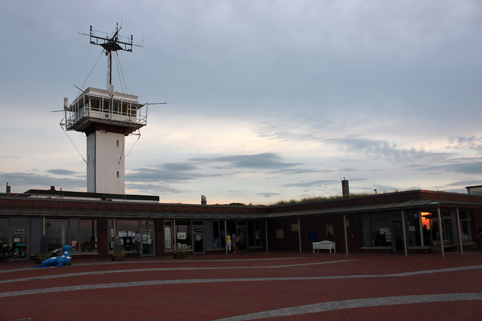 Platz am Meer mit Signalstation