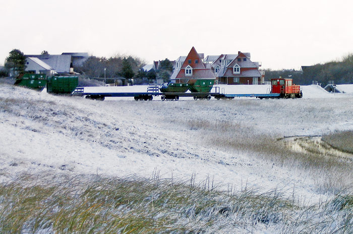 M&uuml;llzug auf dem Weg zur M&uuml;llpre&szlig;anlage