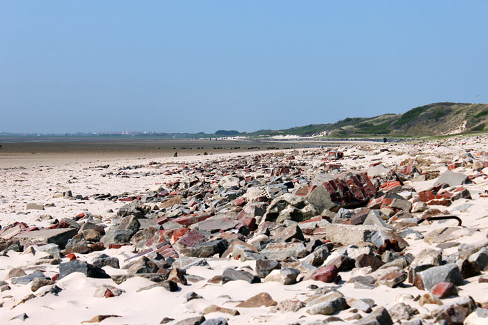 Steintr&uuml;mmer am Ostende