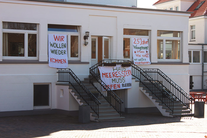 Protestplakate am Haus Meeresstern
