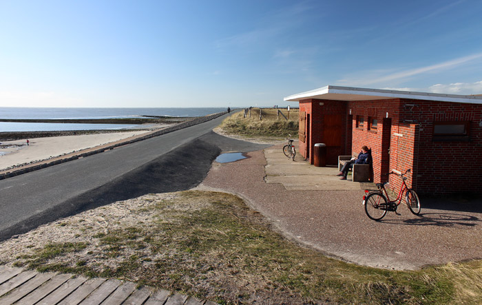 Toilettenh&auml;uschen am Deckwerk