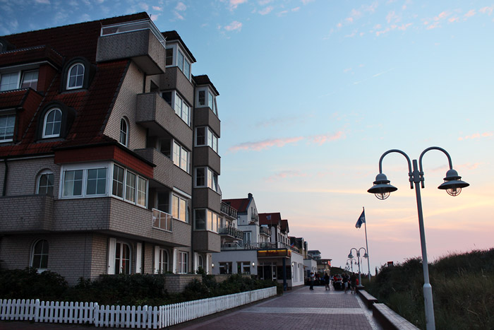 Strandpromenade mit Haus Marina