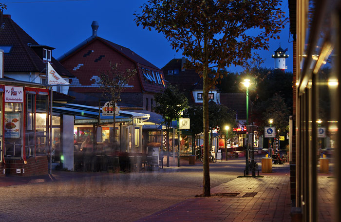 N&auml;chtliche Dorfstra&szlig;e