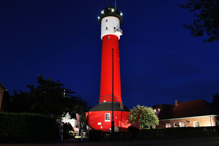 Alter Leuchtturm bei Nacht