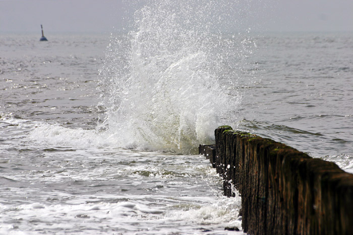 Brandung an der Buhne V