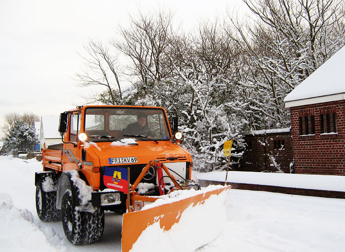 Schneepflug in der Charlottenstra&szlig;e