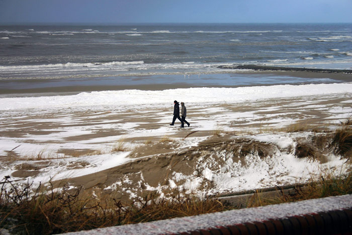 Spazierg&auml;nger am Strand